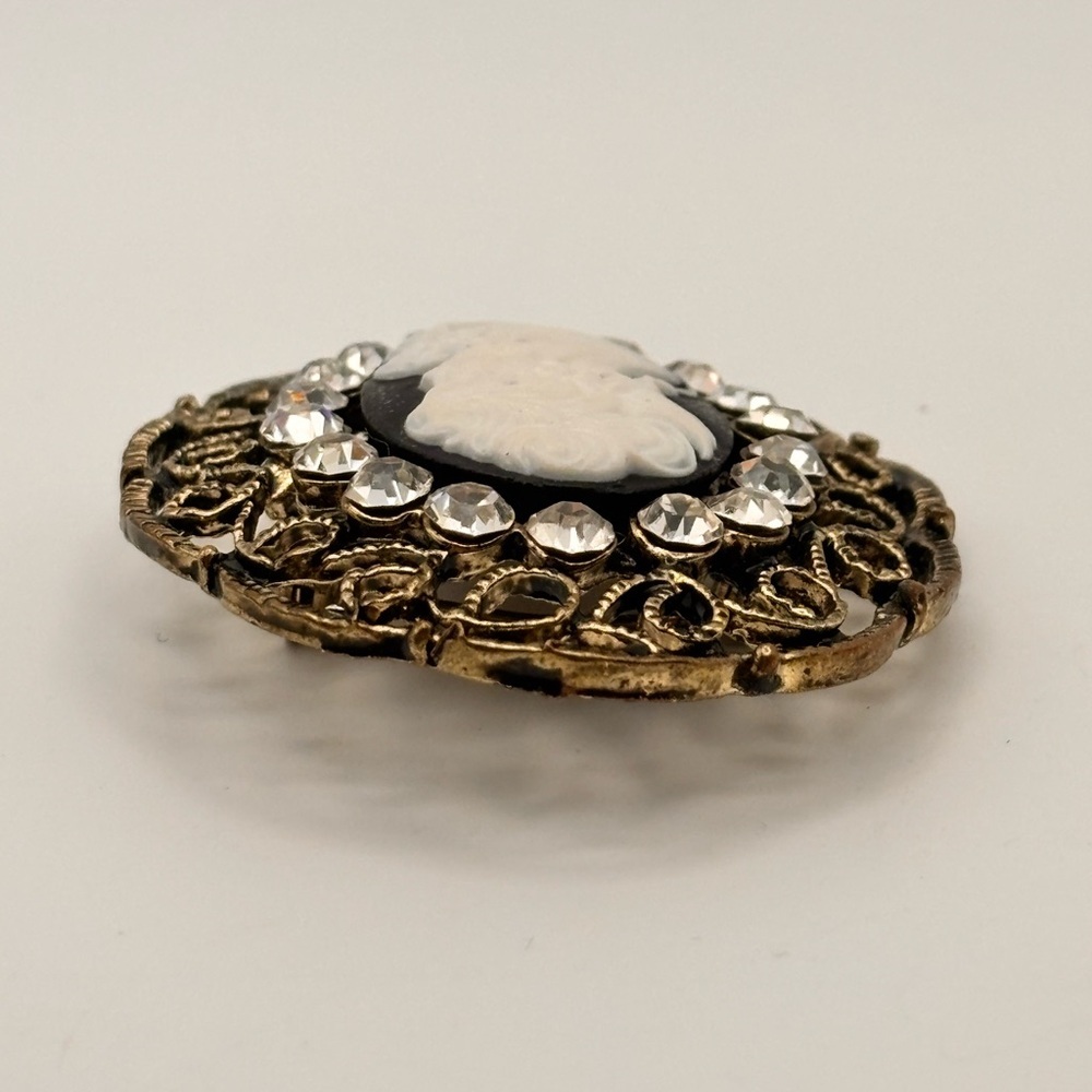 Vintage Victorian Revival Cameo Brooch - Picture 5 of 11